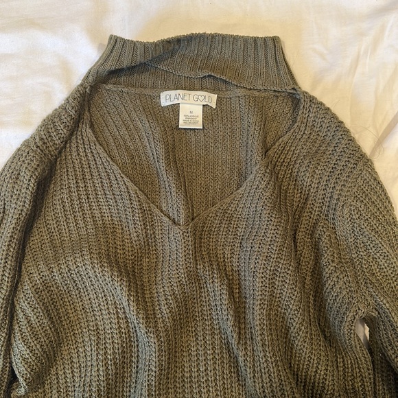 Planet Gold Army green sweater with cut-out in the front - Picture 2 of 4